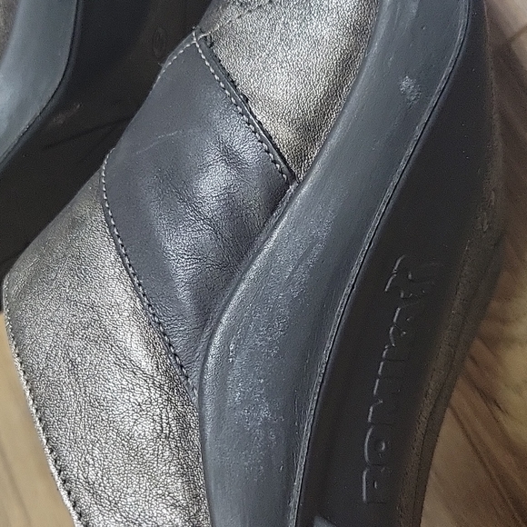 Romika Two Toned Metallic Leather Clogs - Picture 15 of 16